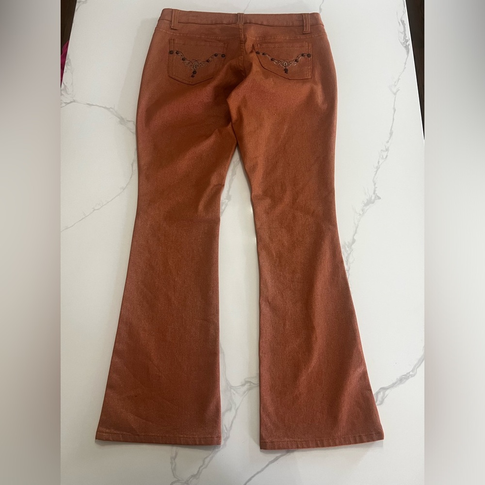 Nwot Boom Boom flare Jeans with details on the back pockets size 14w